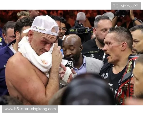 拳击世界比赛裁判判罚与观众热议齐飞